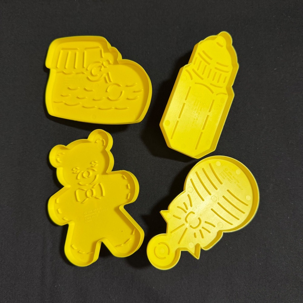 Wilton 1991 Vintage‎ Baby Shower Cookie Cutter Set Yellow Bear Bottle 2304-1522